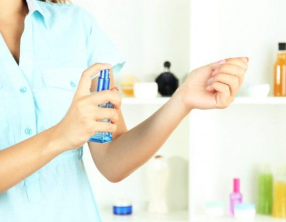 1480368300-DIY-Essential-Oil-Mist-e1404880612453-1200x762_c